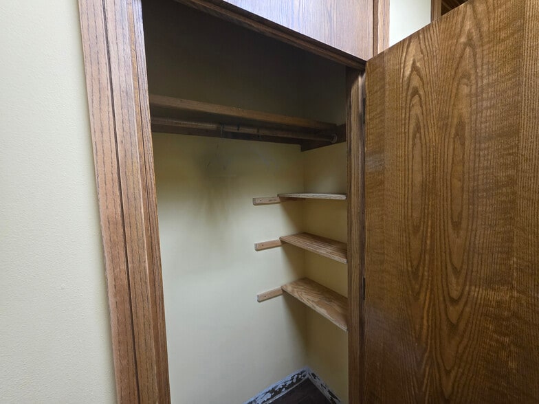 More Photos Of 401 N 2nd St, Rogers Office For Lease