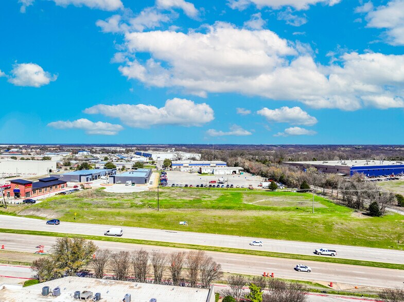 More Photos Of 551 University Dr, McKinney Showroom For Lease