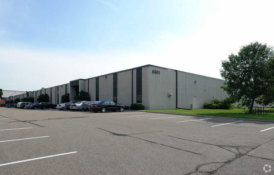 Primary Photo Of 6801-6813 Shady Oak Rd, Eden Prairie Distribution For Lease