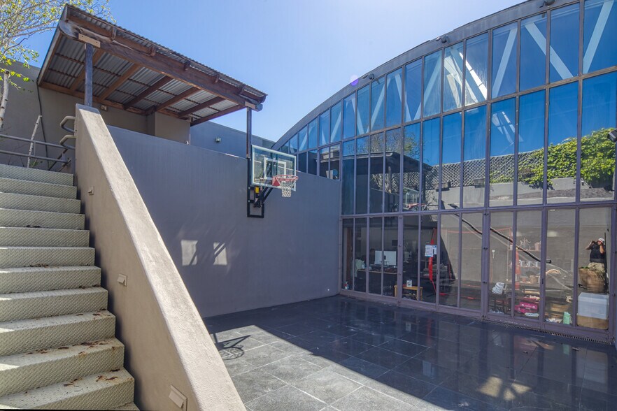 More Photos Of 67-69 Belcher St, San Francisco Specialty For Sale