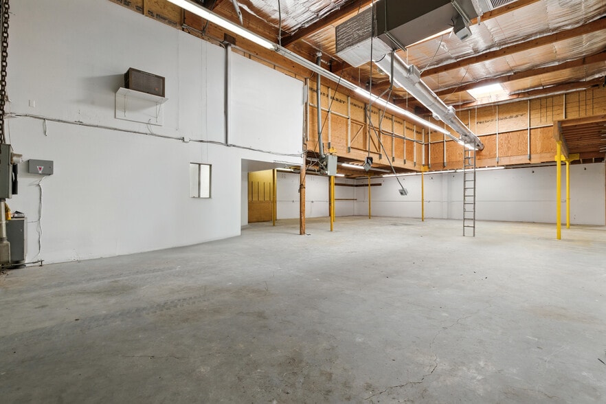 More Photos Of 23120 Mariposa Ave, Torrance Warehouse For Sale