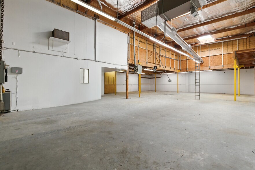 More Photos Of 23120 Mariposa Ave, Torrance Warehouse For Sale