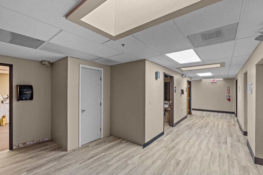 More Photos Of 502 N Silverbell Rd, Tucson Rehabilitation Center For Lease
