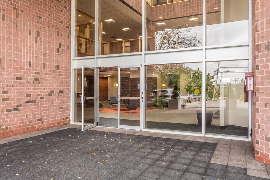 More Photos Of 333 Elm St, Dedham Medical For Lease