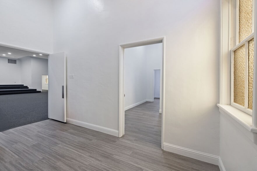 More Photos Of 401 W Lerdo Hwy, Shafter Religious Facility For Sale