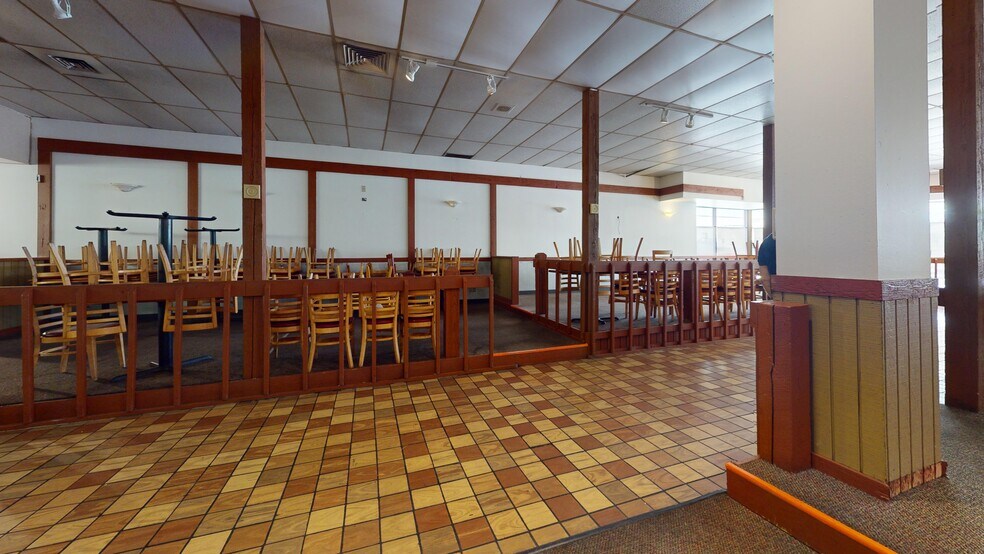 More Photos Of 100-114 W Wishkah St, Aberdeen General Retail For Lease
