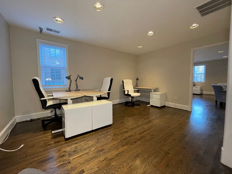 More Photos Of 123 N Henry St, Alexandria Office For Lease