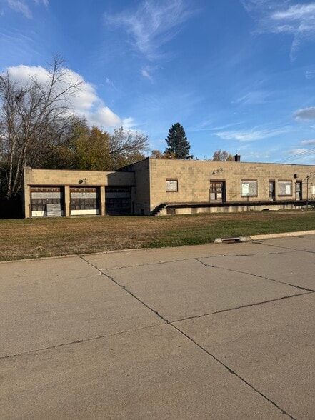 More Photos Of 266 Spring St, Berlin Industrial For Sale