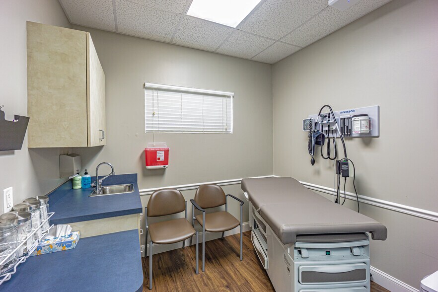 More Photos Of 6502 Gunn Hwy, Tampa Medical For Sale