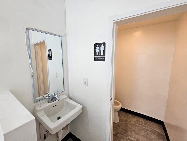 More Photos Of 247-257 W Martin Luther King Blvd, Los Angeles Manufacturing For Lease