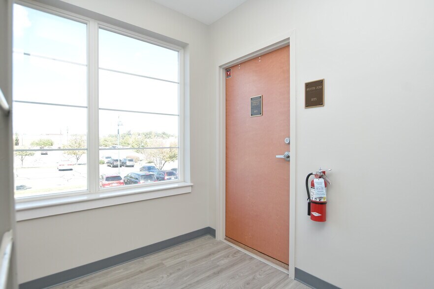 More Photos Of 44031 Pipeline Plz, Ashburn Medical For Lease