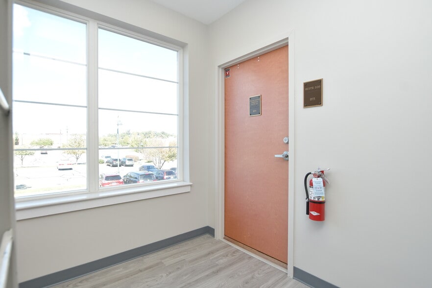 More Photos Of 44031 Pipeline Plz, Ashburn Medical For Lease
