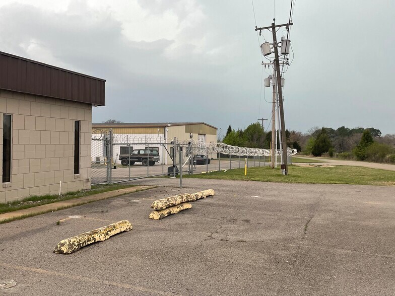 More Photos Of 6901 W Okmulgee Ln, Muskogee Warehouse For Sale