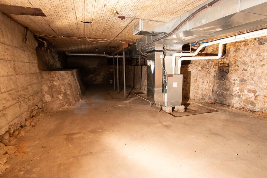 More Photos Of 199 N Michigan Ave, Shelby Office For Sale