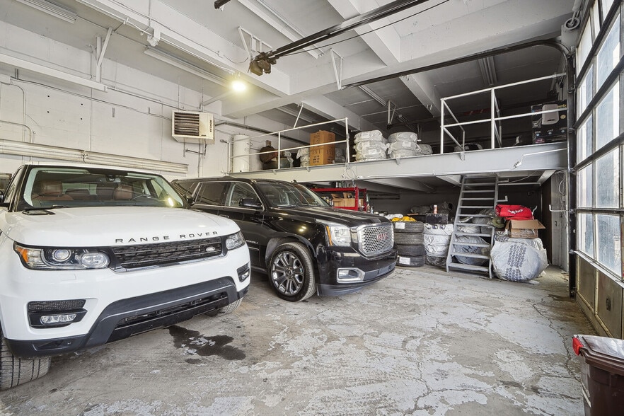 More Photos Of 6320 Rue Saint-Jacques, Montréal Auto Repair For Sale