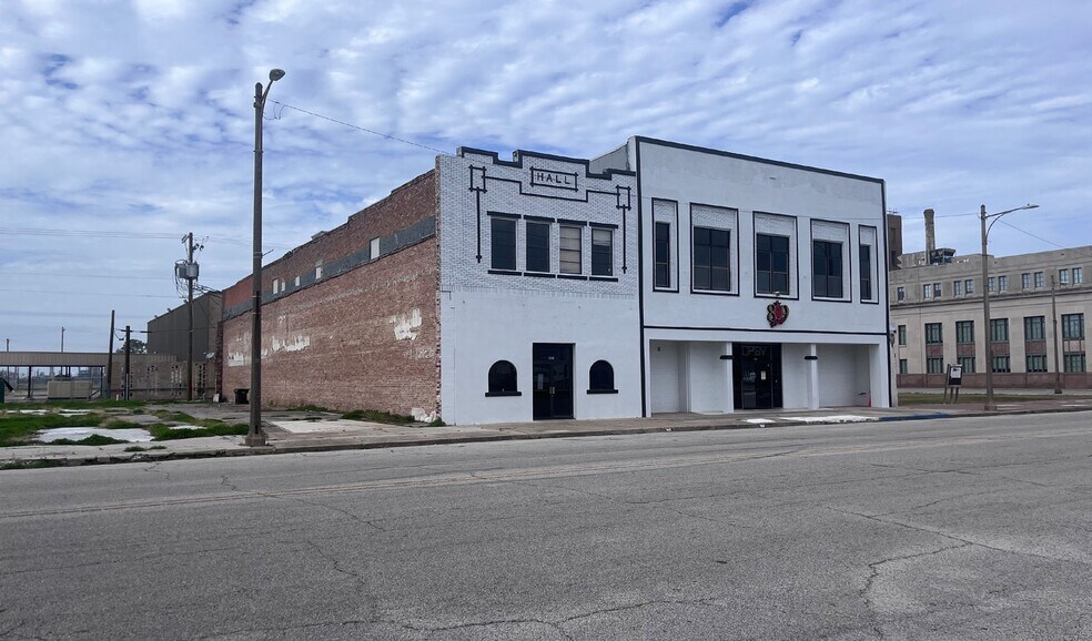 More Photos Of 423 Procter St, Port Arthur Office Residential For Lease