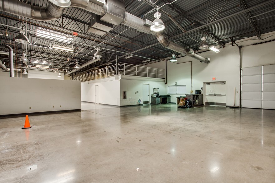 More Photos Of 2021 Commerce Dr, McKinney Office For Sale
