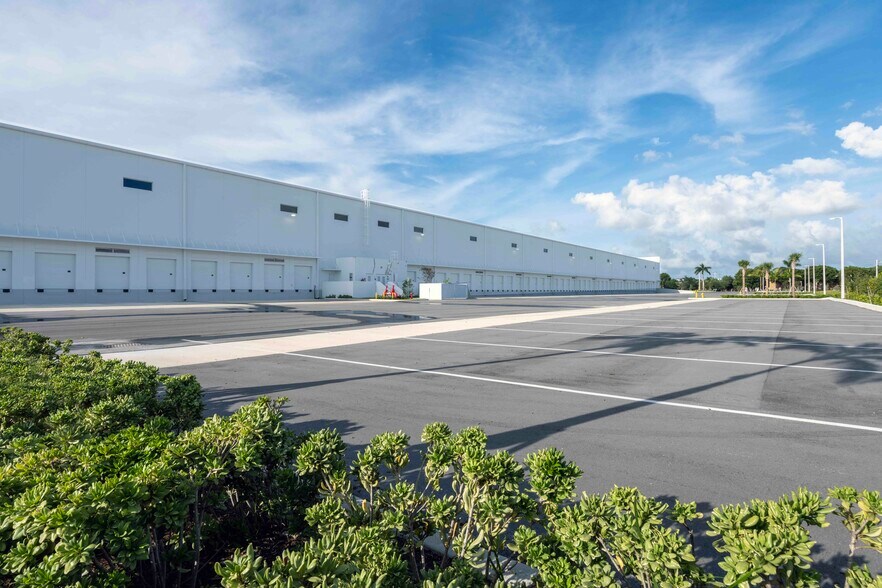 More Photos Of 4700 NW 135th St, Opa Locka Warehouse For Lease