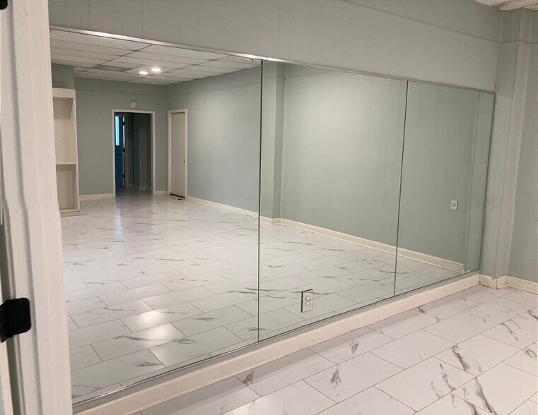 More Photos Of 18 W Gibson St, Hartwell Medical For Lease