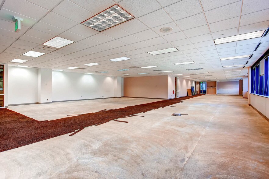 More Photos Of 5555 Tech Center Dr, Colorado Springs Office For Sale