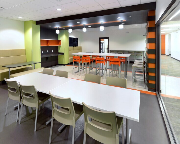 More Photos Of 807-819 E Hwy 60, Monett General Retail For Sale