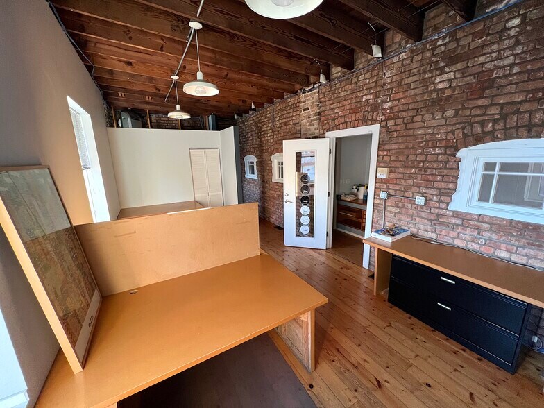 More Photos Of 1250 W Augusta Blvd, Chicago Showroom For Lease