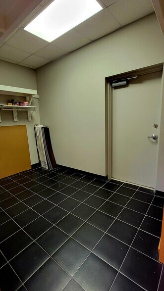 More Photos Of 330 S Mill St, Pryor Office For Sale