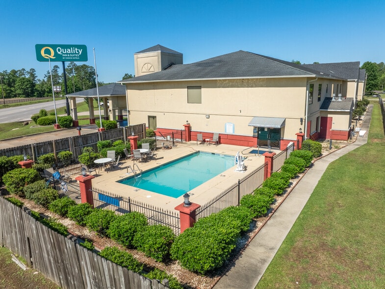 More Photos Of 120 Highway 21 S, Monroeville Hotel For Sale