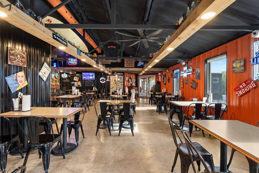 More Photos Of 3133 Chickasaw Trl, Sulphur Restaurant For Sale