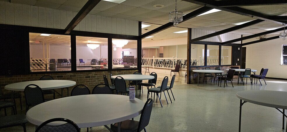 More Photos Of 302 W Colonial Trail Hwy, Blackstone Freestanding For Lease