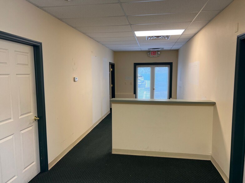 More Photos Of 537 N State Rd, Briarcliff Manor Village Office For Sale