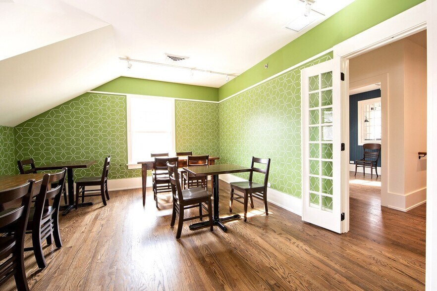 More Photos Of 318 S 3rd St, Geneva Freestanding For Lease