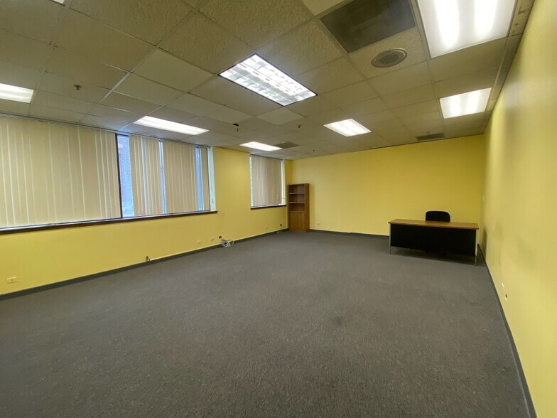 More Photos Of 2743 W 36th Pl, Chicago Manufacturing For Lease