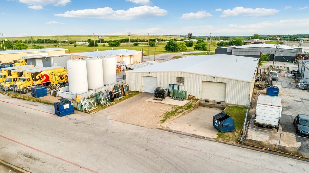 More Photos Of 6525 Midway Rd, Haltom City Warehouse For Lease