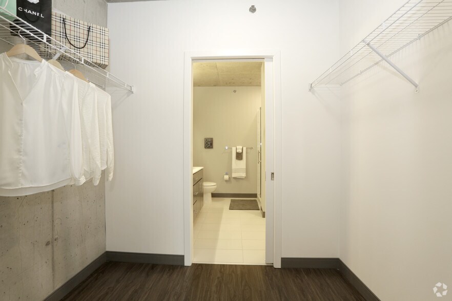 More Photos Of 215 W Lake St, Chicago Apartments For Lease