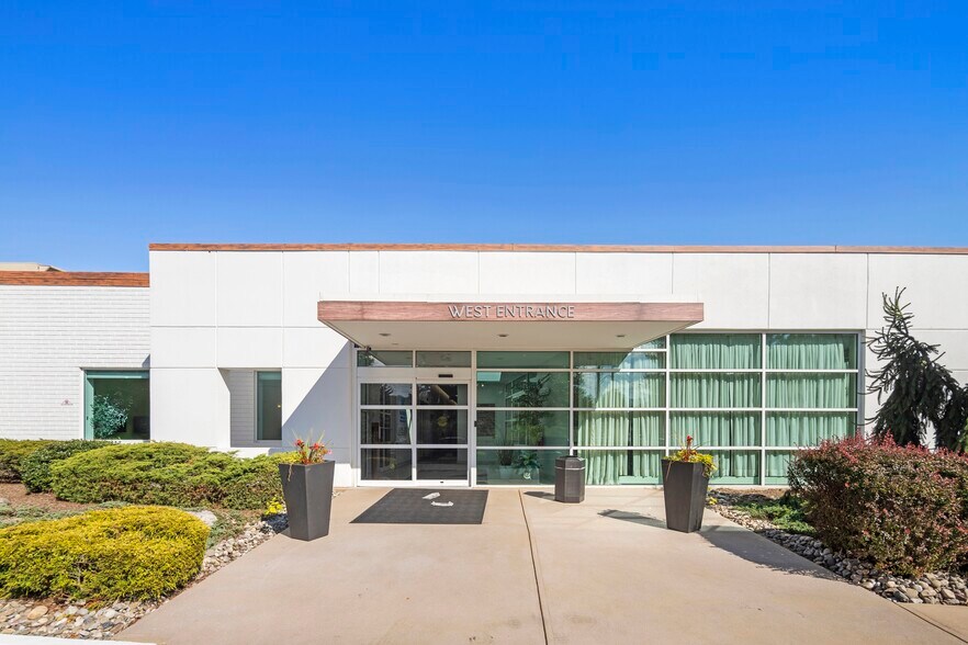 More Photos Of 305 W Grand Ave, Montvale Medical For Lease