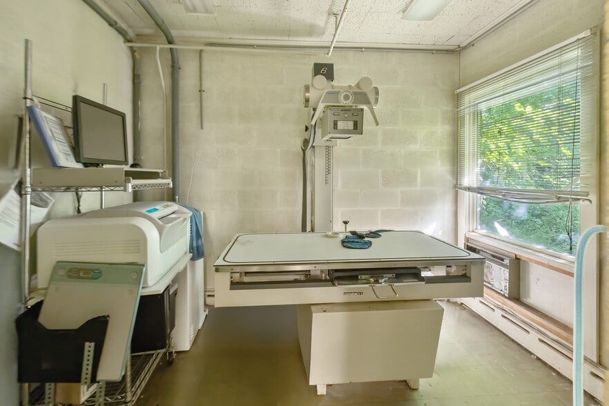 More Photos Of 1158 Valley Rd, Stirling Veterinarian Kennel For Sale