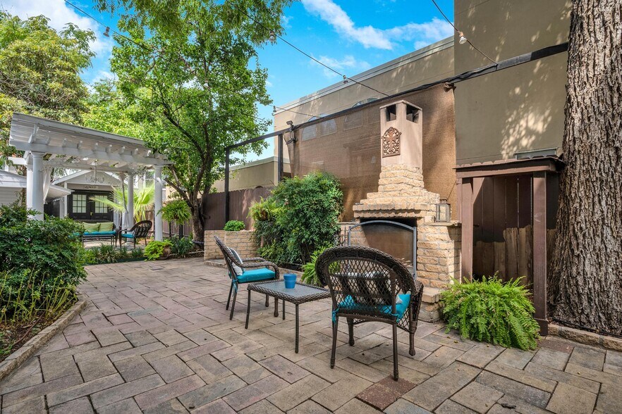 More Photos Of 225 W Craig Pl, San Antonio Hotel For Sale