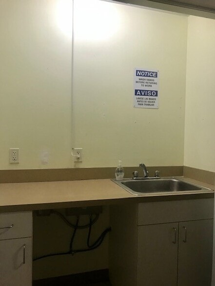 More Photos Of 11379-11399 NW 122nd St, Medley Warehouse For Sale