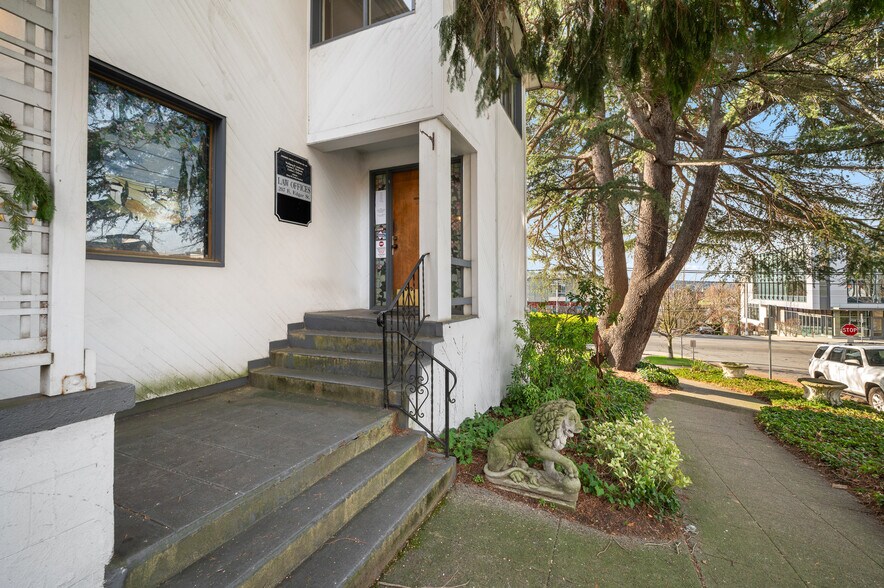 More Photos Of 207 Edgar St, Seattle Office For Sale