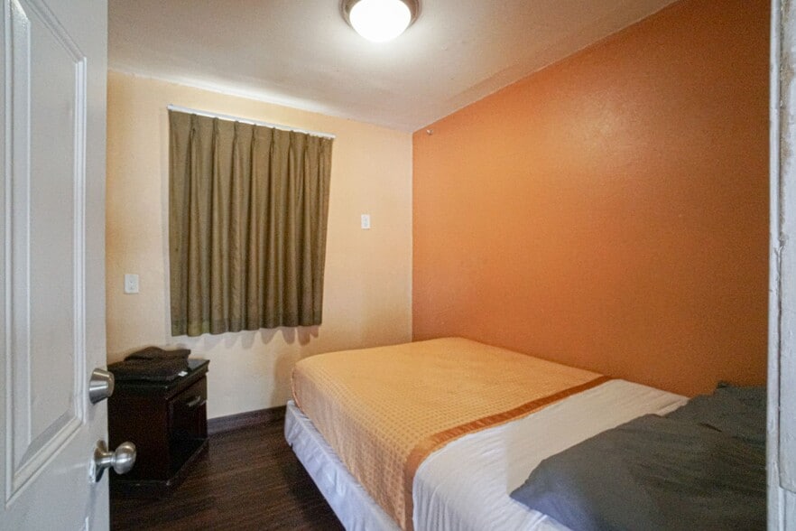 More Photos Of 3101 E Pacific Coast Hwy, Signal Hill Hotel For Sale