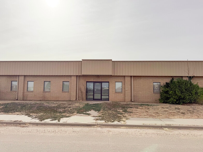 More Photos Of 1901 Carter St, Pampa Office For Sale