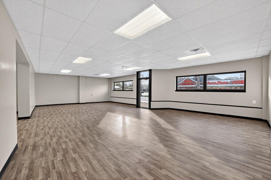 More Photos Of 161 E Main St, Geneva Freestanding For Sale
