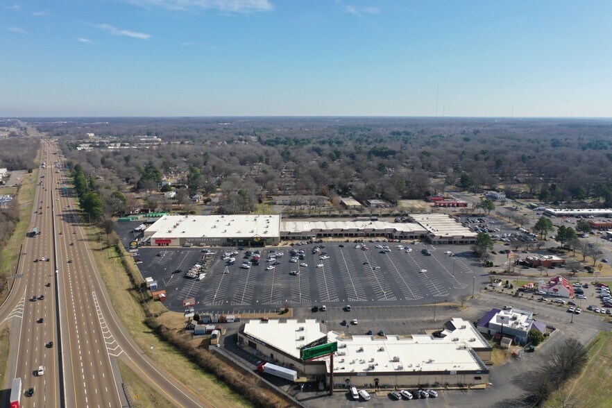 More Photos Of 6100-6126 Macon Rd, Memphis Storefront For Sale