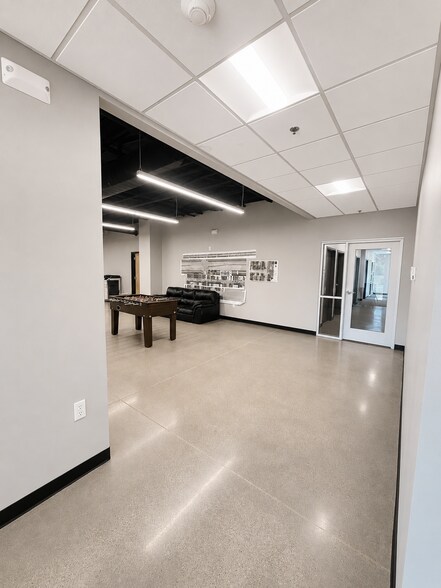 More Photos Of 9400 Plum Dr, Urbandale Office For Lease