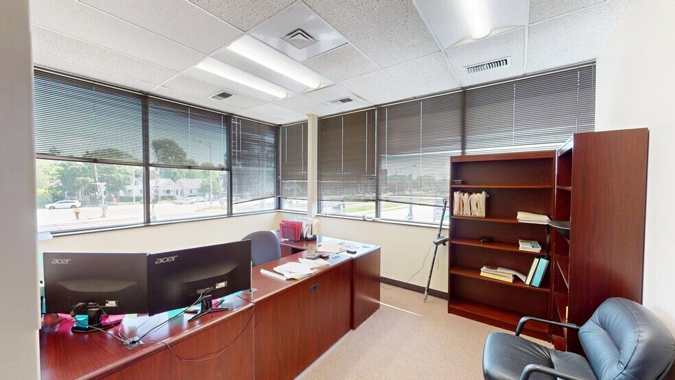 More Photos Of 1235 E Davis, Arlington Heights Office For Lease