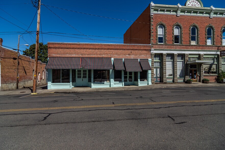 More Photos Of 115 NE Locust St, Oakland Restaurant For Sale