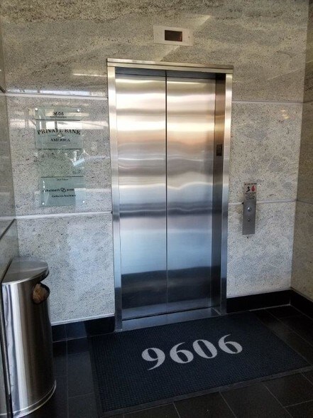 More Photos Of 9606 S Santa Monica Blvd, Beverly Hills Office For Lease