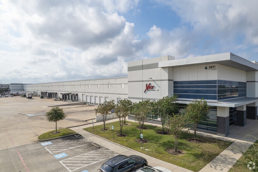 More Photos Of 9851 Fallbrook Pines Dr, Houston Industrial For Sale