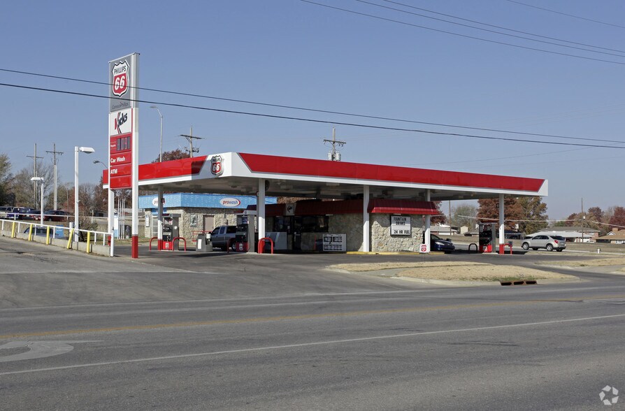 Primary Photo Of 901 S Madison Blvd, Bartlesville Convenience Store For Sale